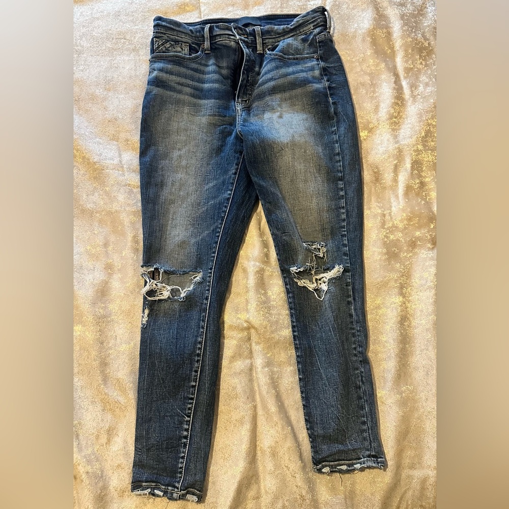 Buckle Black Brand distressed jeans